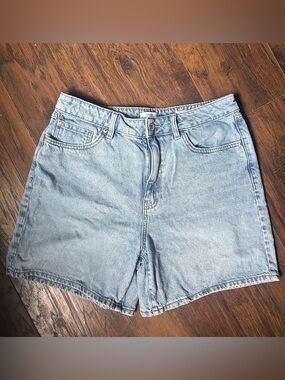 Forever 21 Light Wash High-Rise Denim Shorts